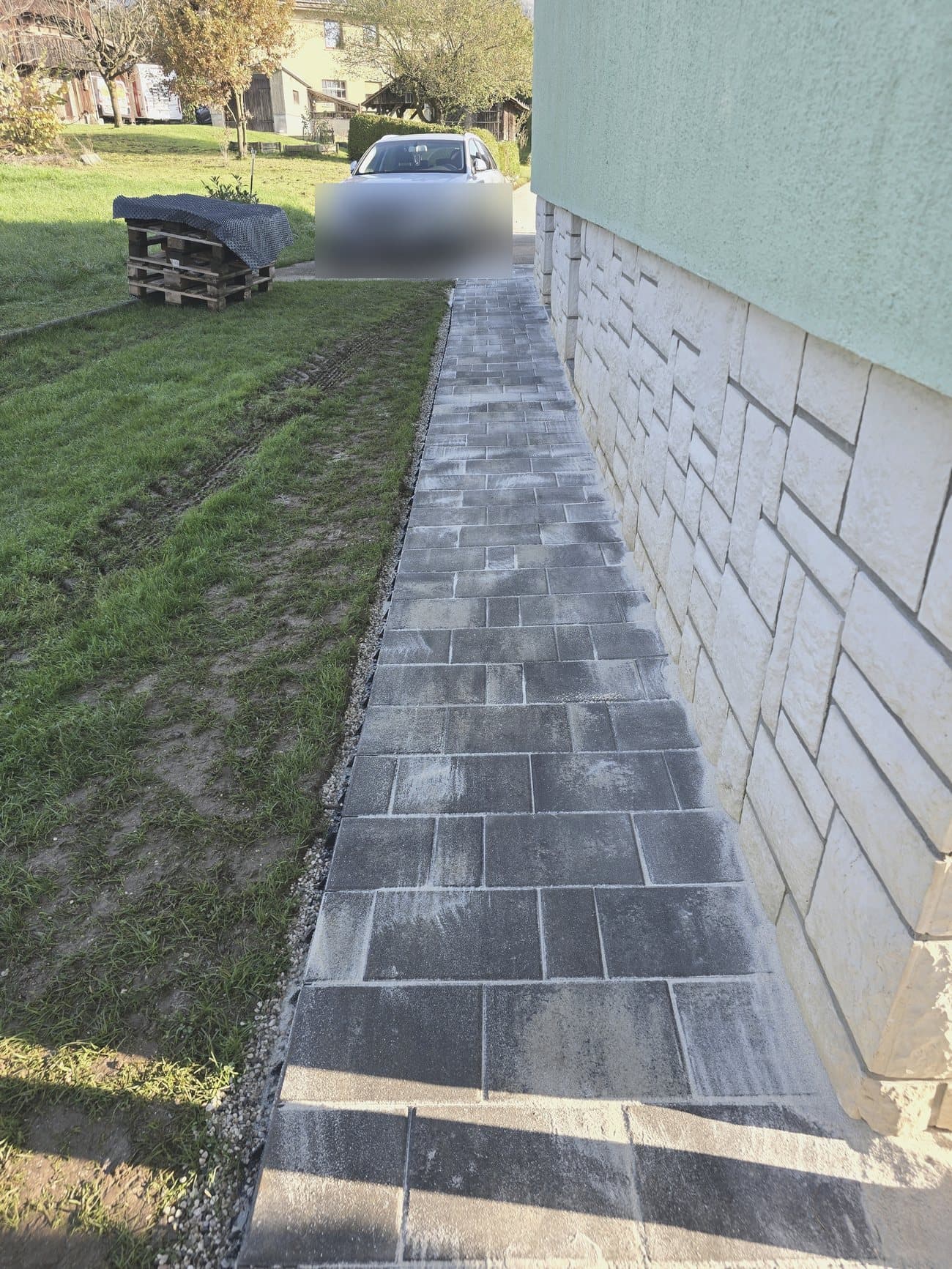 Dokončana izravnava in urejeni jaški ob hiši, Lesce