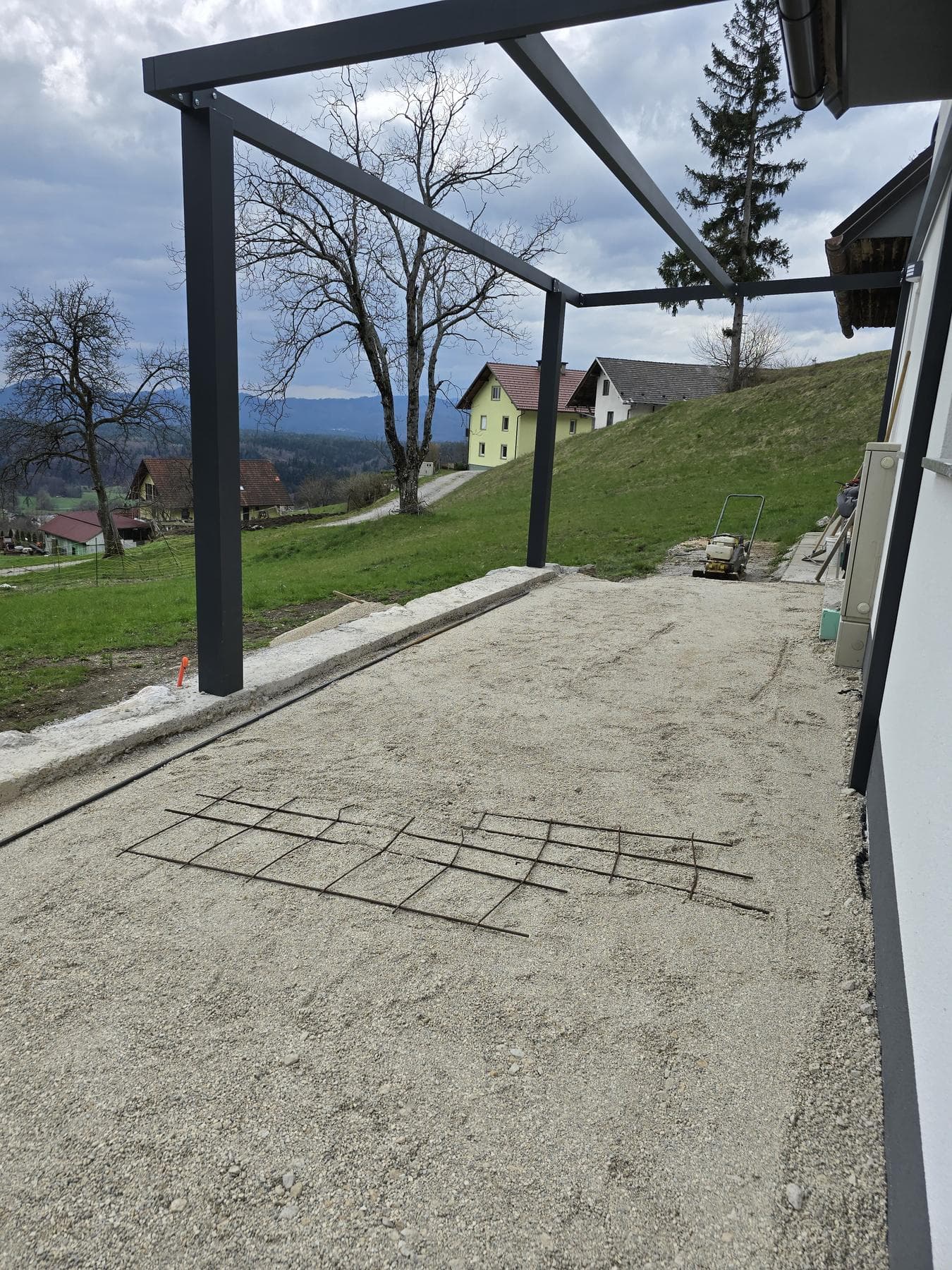 Pripravljena gramozna podlaga z armaturo, Tržič 60m²
