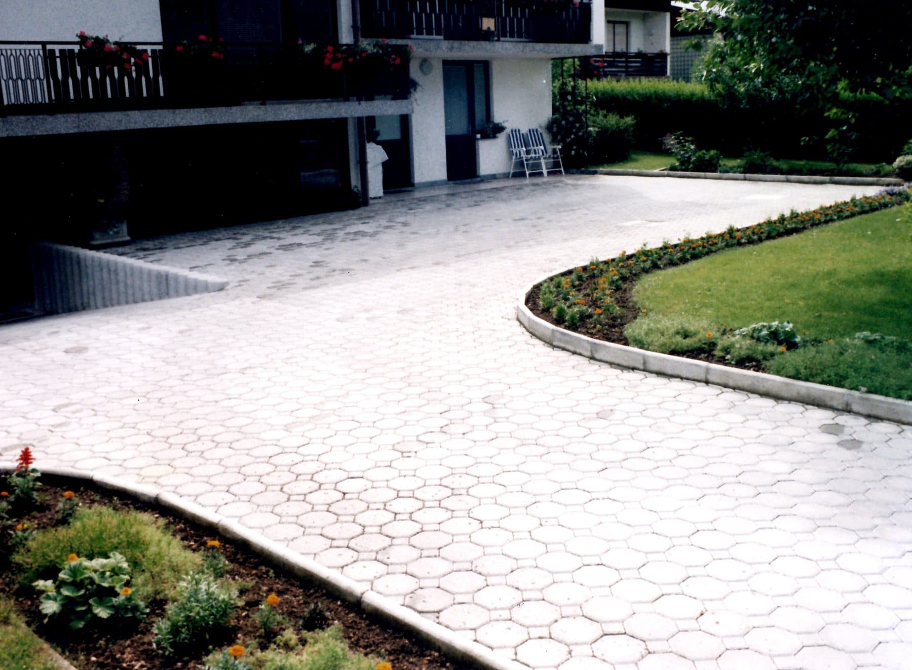 Arhivska fotografija iz zgodovine dela pri TLK Design