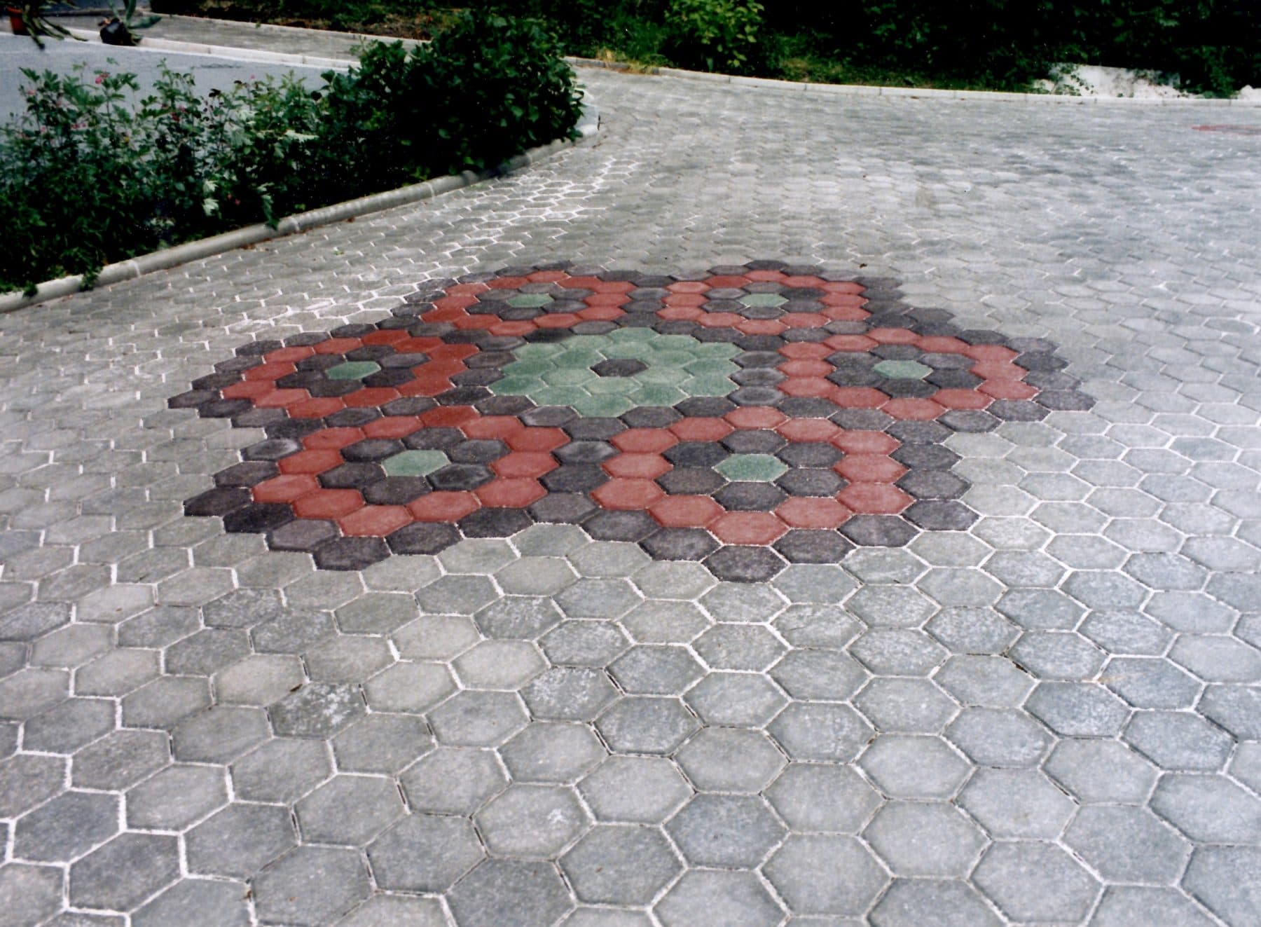 Arhivska fotografija iz zgodovine dela pri TLK Design
